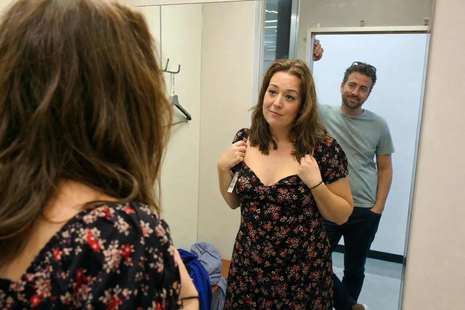 A candid personal photo illustrating how to stop being insecure in a relationship.